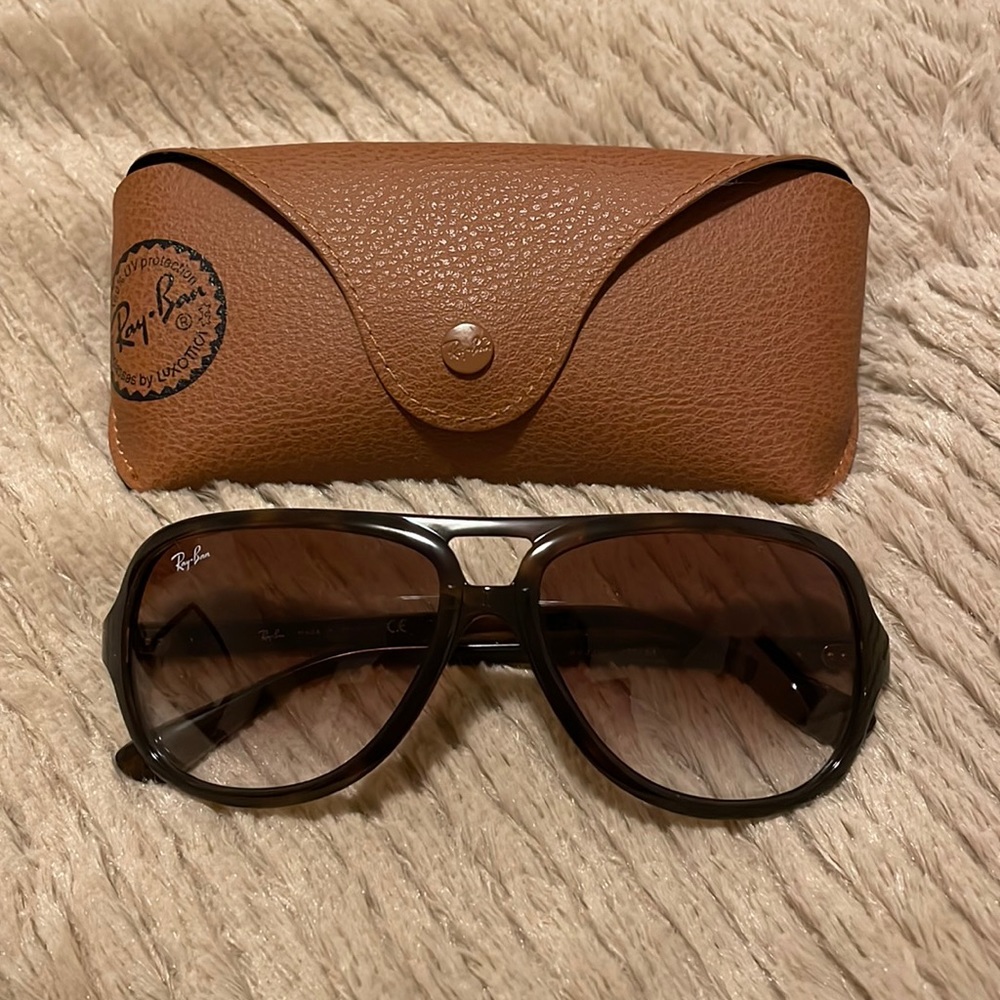 Ray Ban Aviator sunglasses
